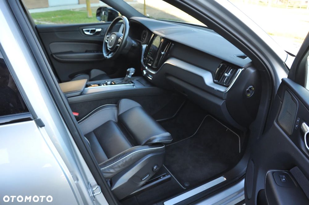 Volvo XC 60 D4 SCR R-Design - 11