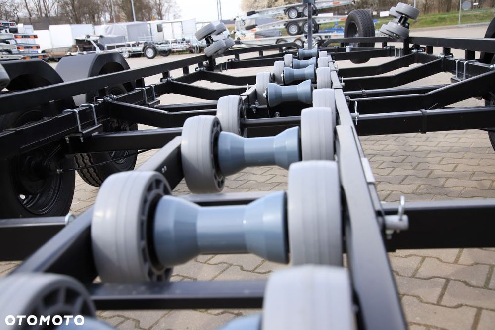 Lorries Przyczepa Podłodziowa PP30-8025 w Kolorze Czarnym Do Łodzi Max 7,8 M DMC 3000 kg Tylne Lampy LED - 8