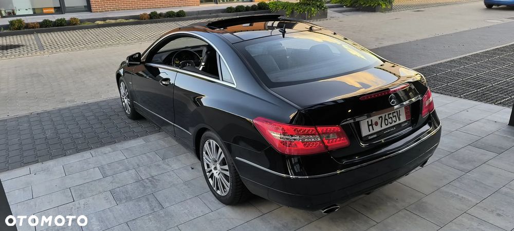 Mercedes-Benz Klasa E 350 CDI DPF BlueEFFICIENCY 7G-TRONIC Elegance - 27