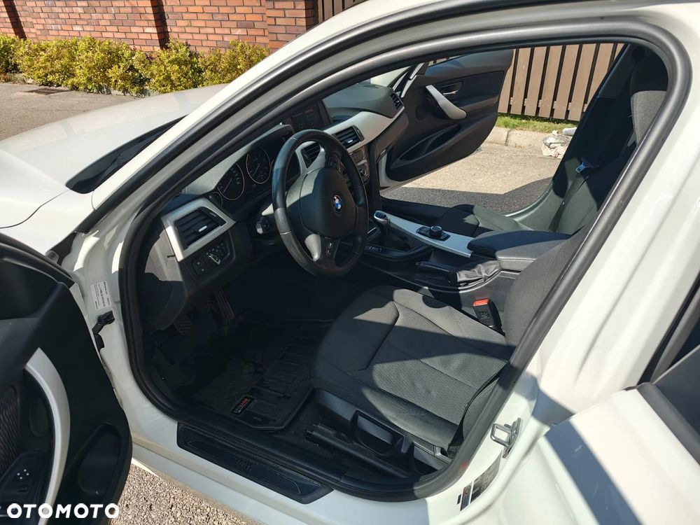 BMW Seria 3 318d Advantage - 14