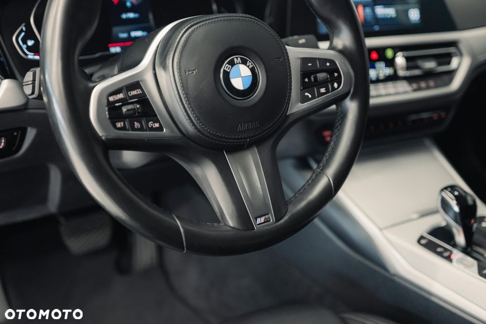 BMW Seria 3 330i Advantage - 25