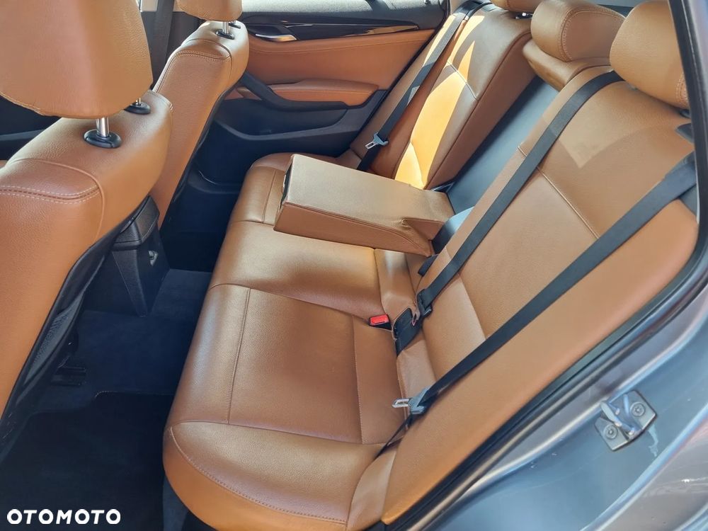 BMW X1 sDrive18i xLine - 13