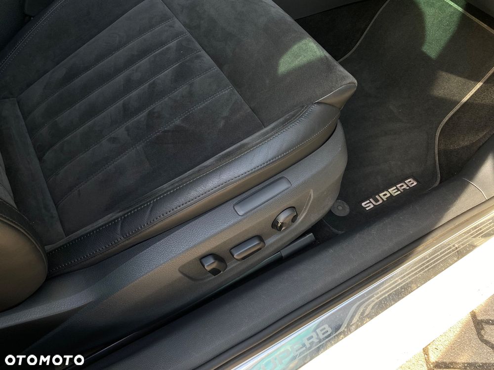 Skoda Superb Combi 2.0 TSI 4x4 DSG Style - 11