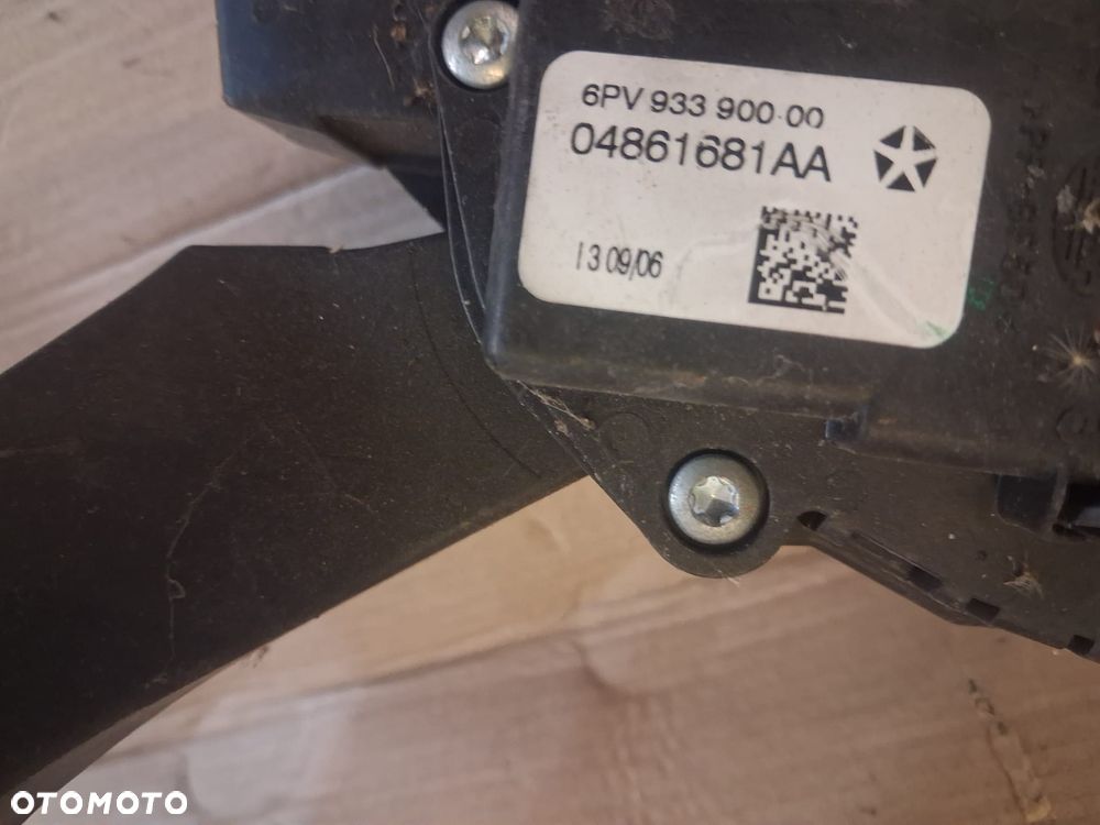 Pedał gazu CHRYSLER 300C  3.0 CRD  04861714AB   04861681AA  OE - 4