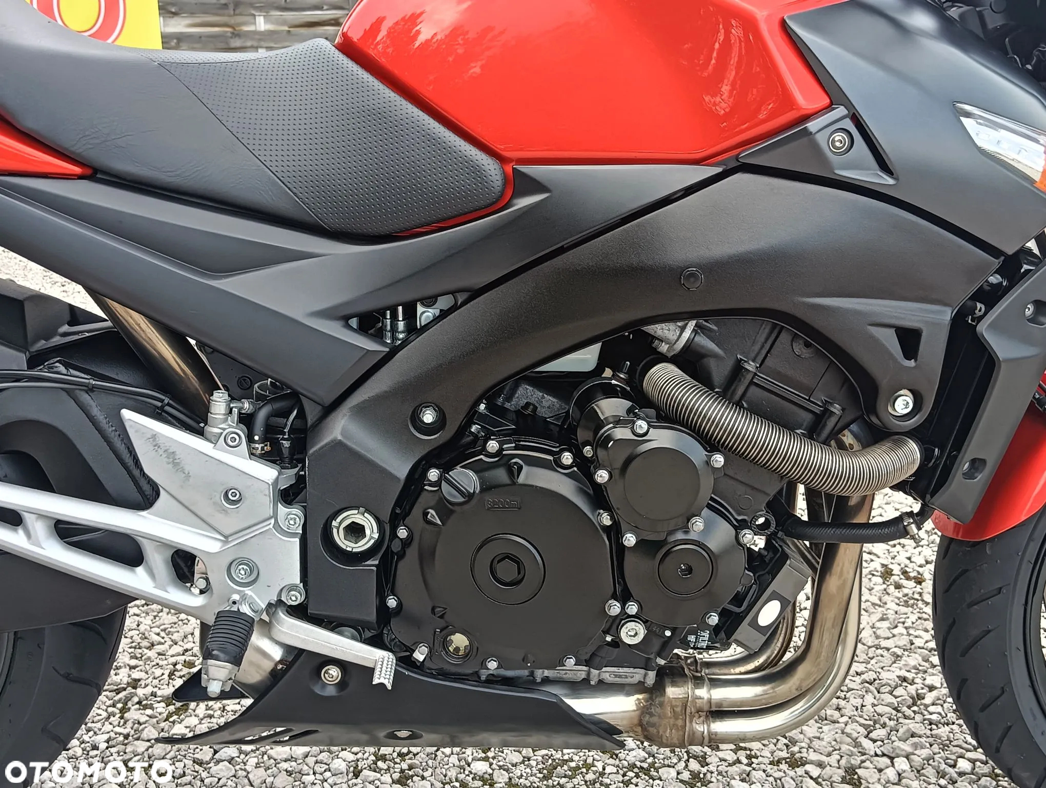 Suzuki GSR - 9