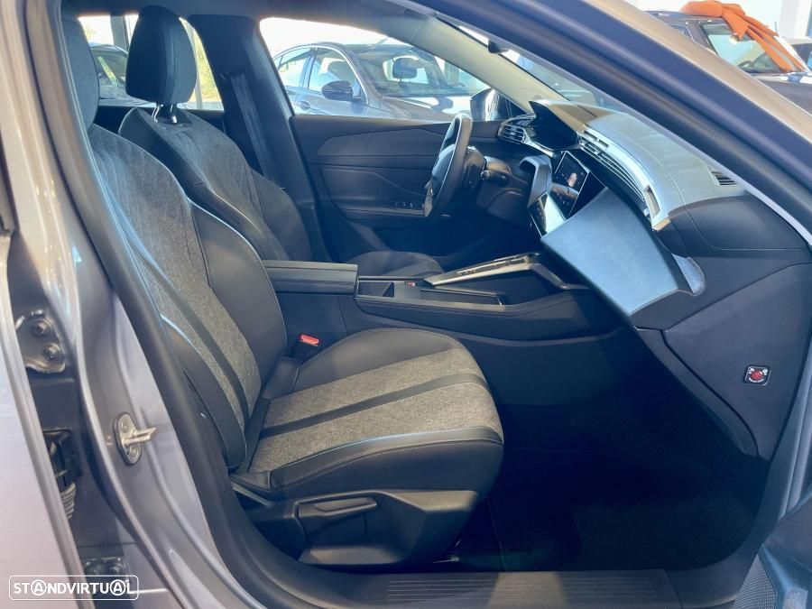 Peugeot 408 1.2 PureTech Allure EAT8 - 29