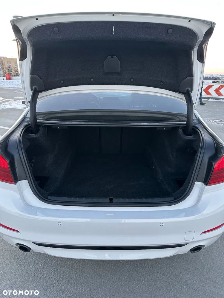 BMW Seria 5 530i xDrive Sport Line - 9