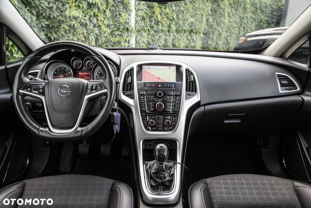 Opel Astra 1.6 Turbo Cosmo - 27