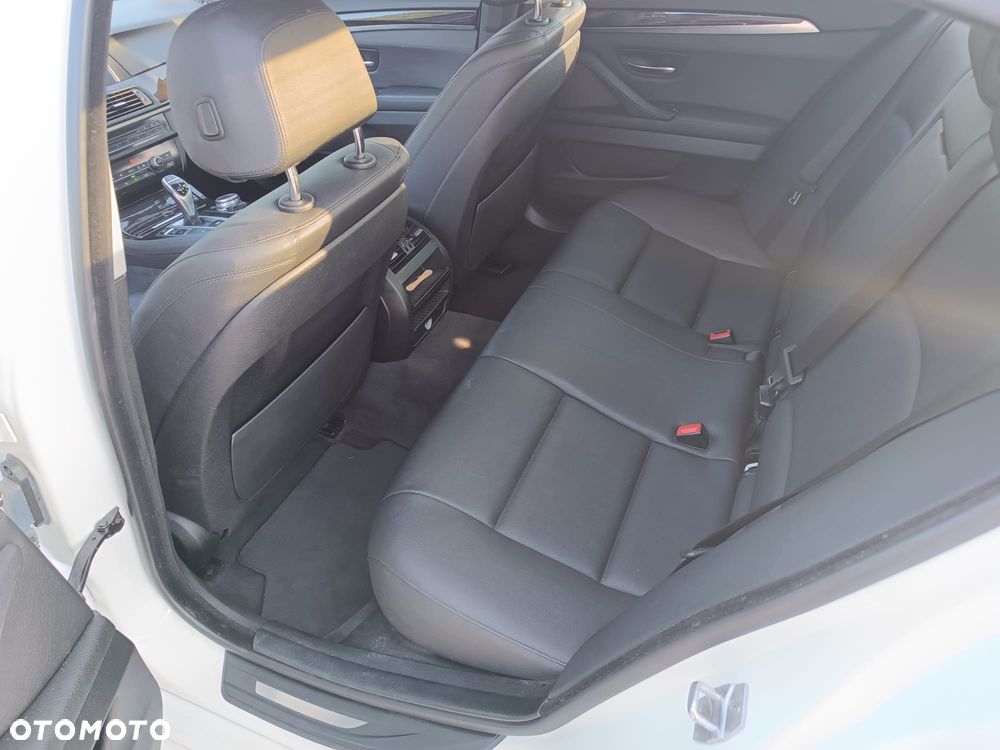 BMW Seria 5 528i xDrive Sport-Aut - 7