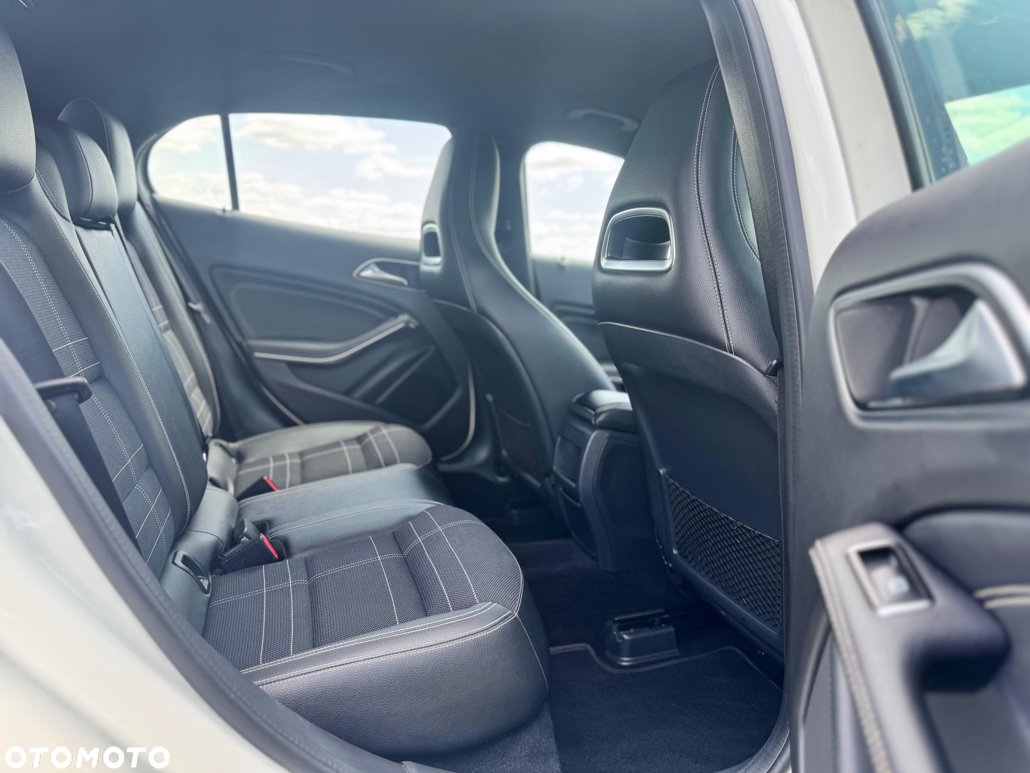 Mercedes-Benz GLA - 15