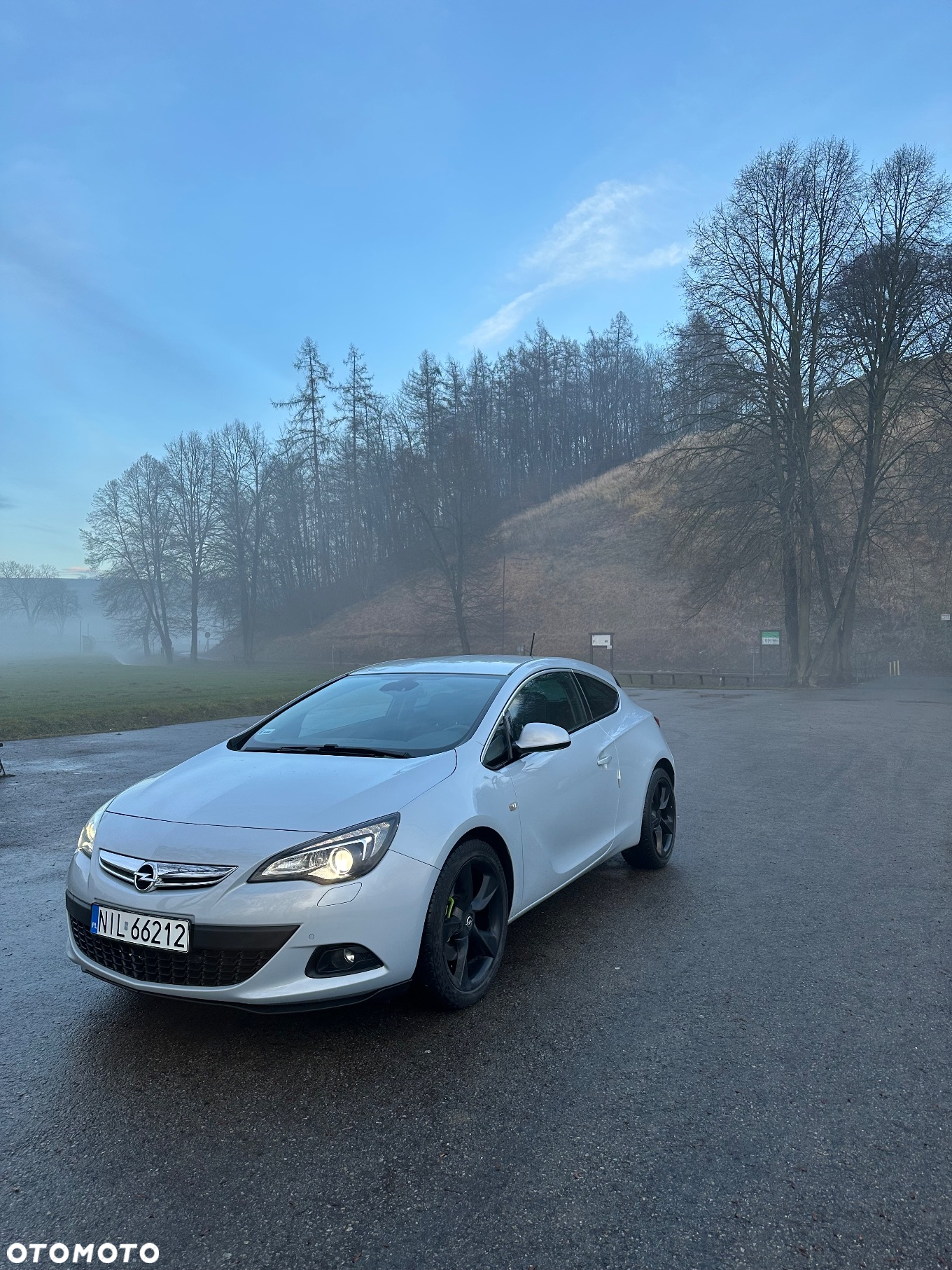 Opel Astra IV GTC 1.6 T Sport - 2