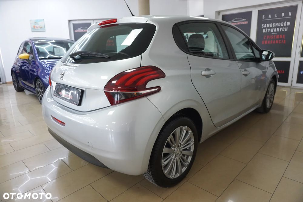 Peugeot 208 - 10