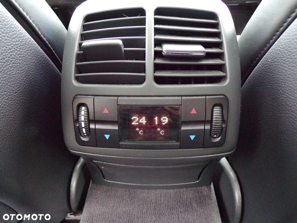 Mercedes-Benz Klasa E 500 T 4Matic Automatik Avantgarde - 32