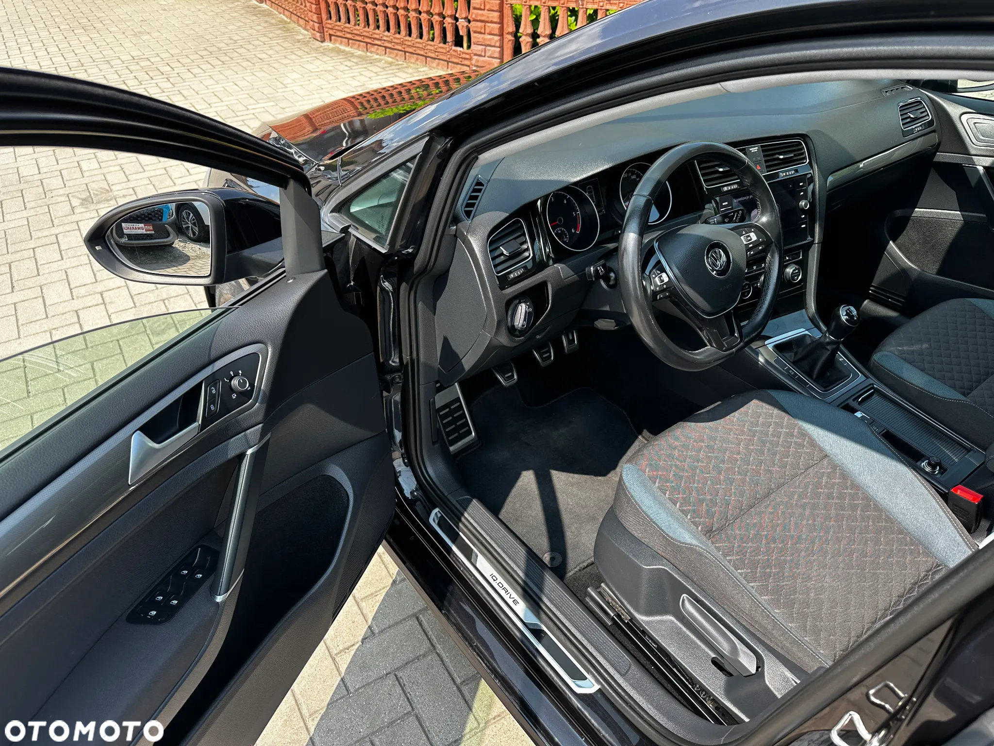 Volkswagen Golf - 6