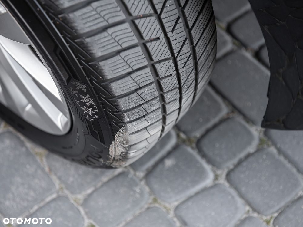 BMW Seria 5 520i - 32