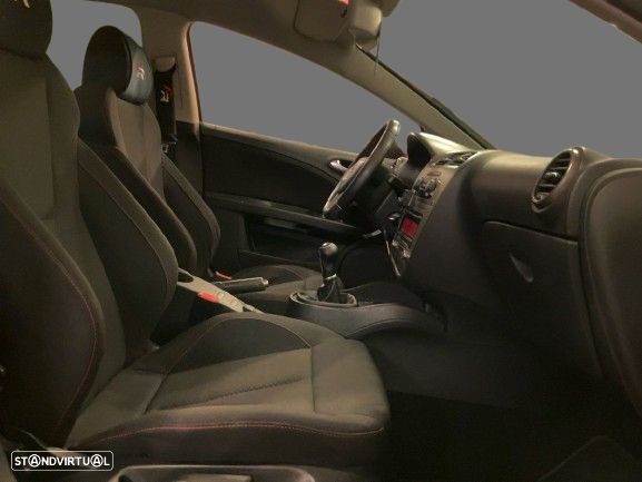 SEAT Leon 2.0 TDI DPF FR - 4