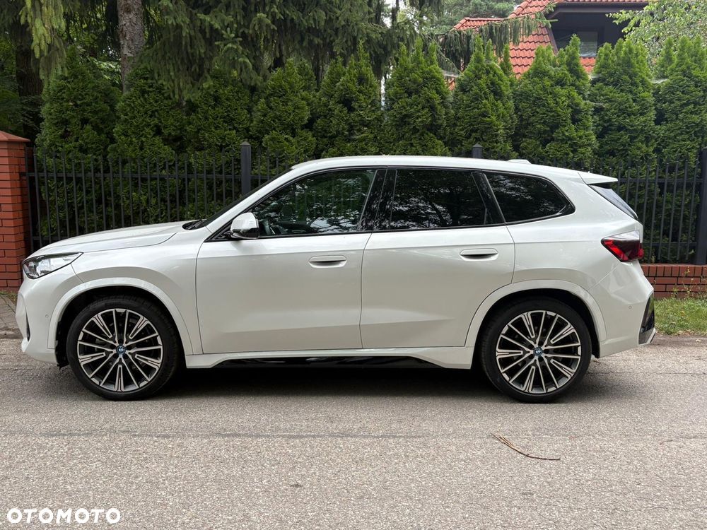 BMW iX1 - 11