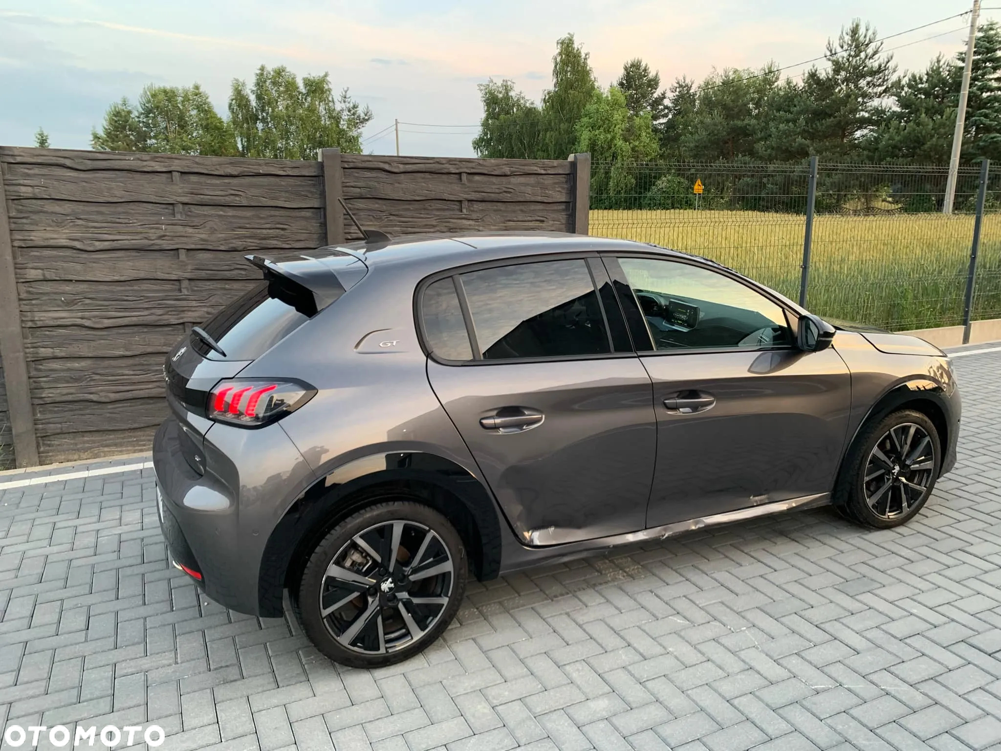 Peugeot 208 PureTech 100 EAT8 GT - 2