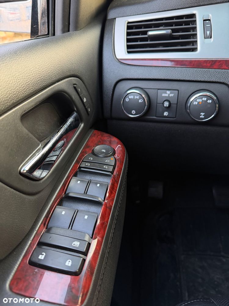 Cadillac Escalade 6.0 V8 Platinum - 23