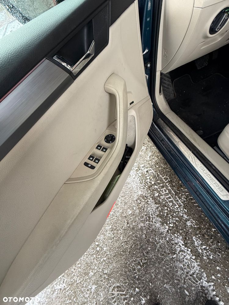 Skoda Superb 2.0 TDI DSG Style - 8