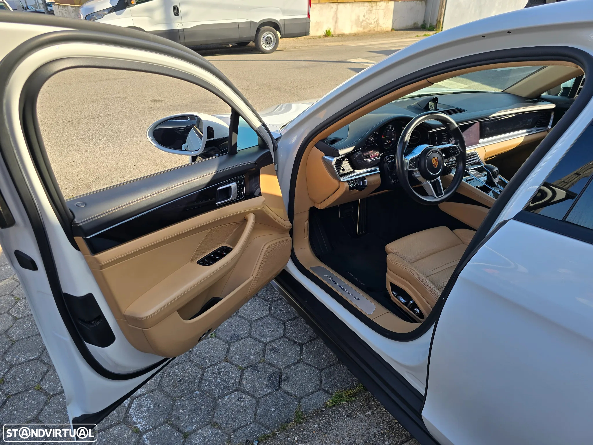 Porsche Panamera Sport Turismo 4 E-Hybrid - 19