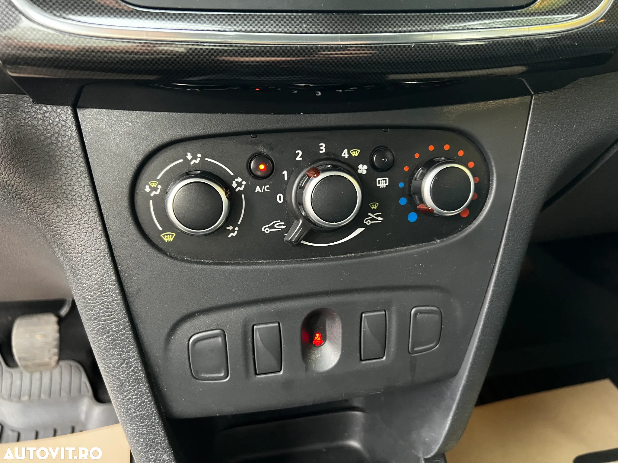 Dacia Logan 1.0 SCe Ambiance - 28