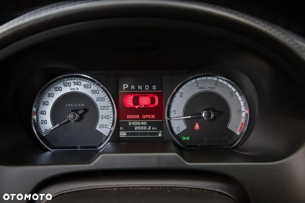 Jaguar XF 4.2 Super V8 - 21