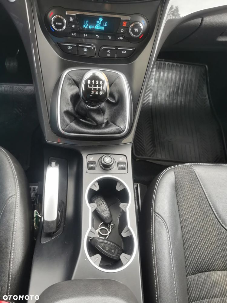 Ford Kuga 1.6 EcoBoost 2x4 Titanium - 20