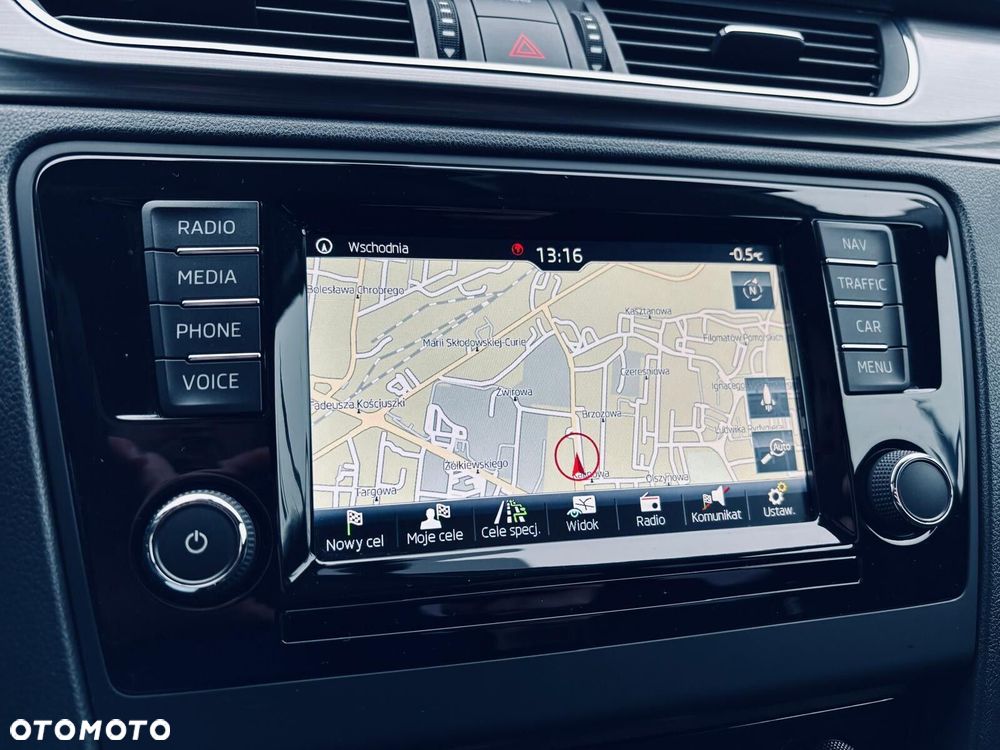 Skoda RAPID Spb 1.0 TSI Style - 25