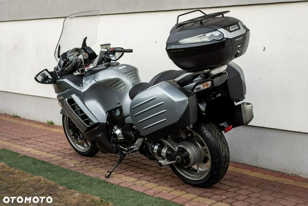 Kawasaki GTR - 5