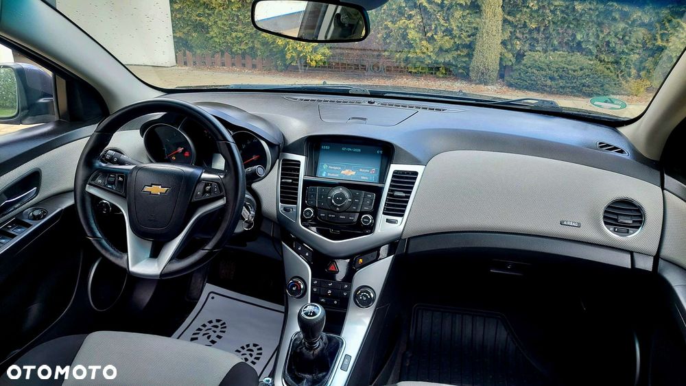 Chevrolet Cruze 1.8 LS - 24