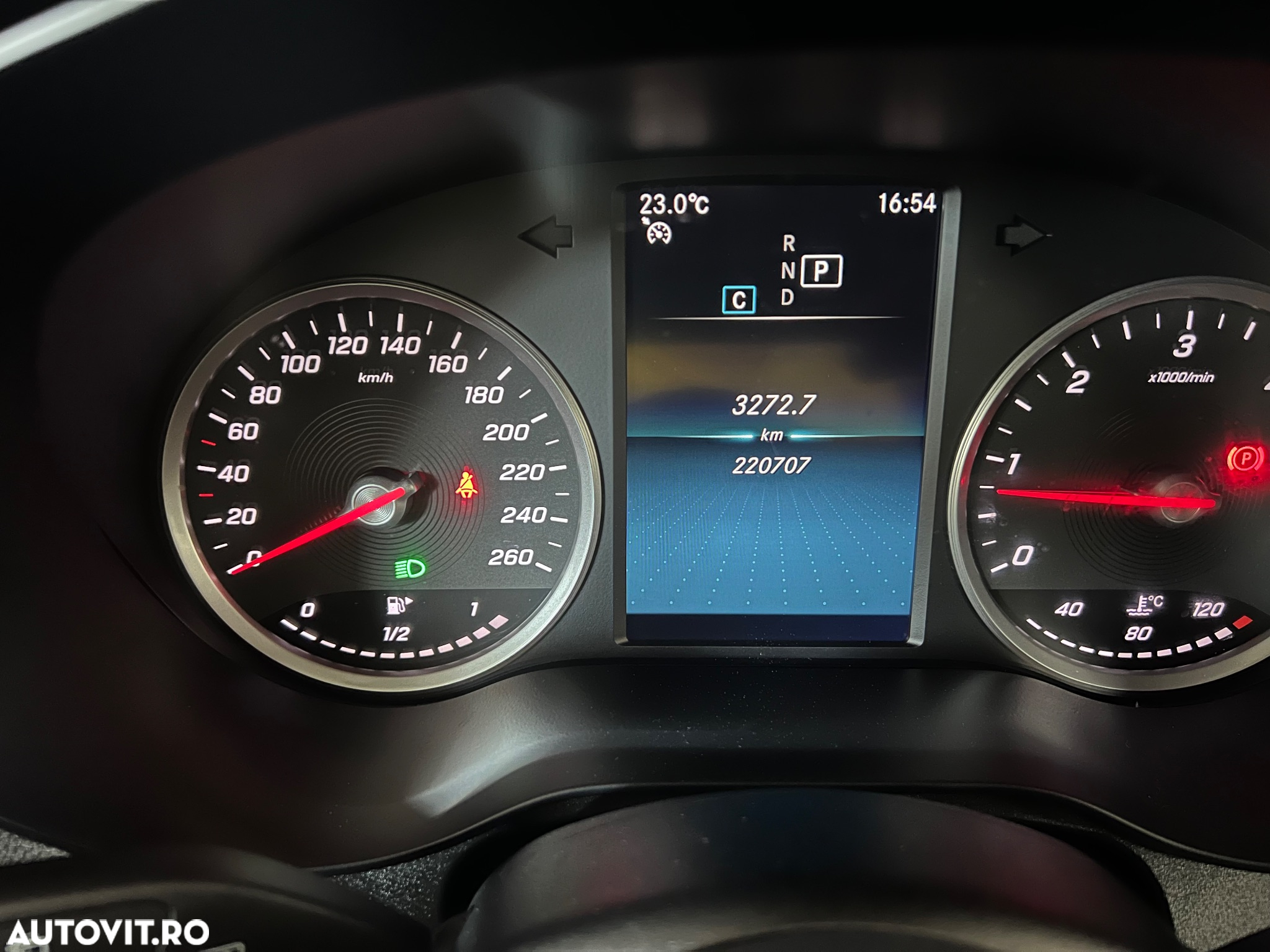 Mercedes-Benz GLC 220 d 4Matic 9G-TRONIC - 25