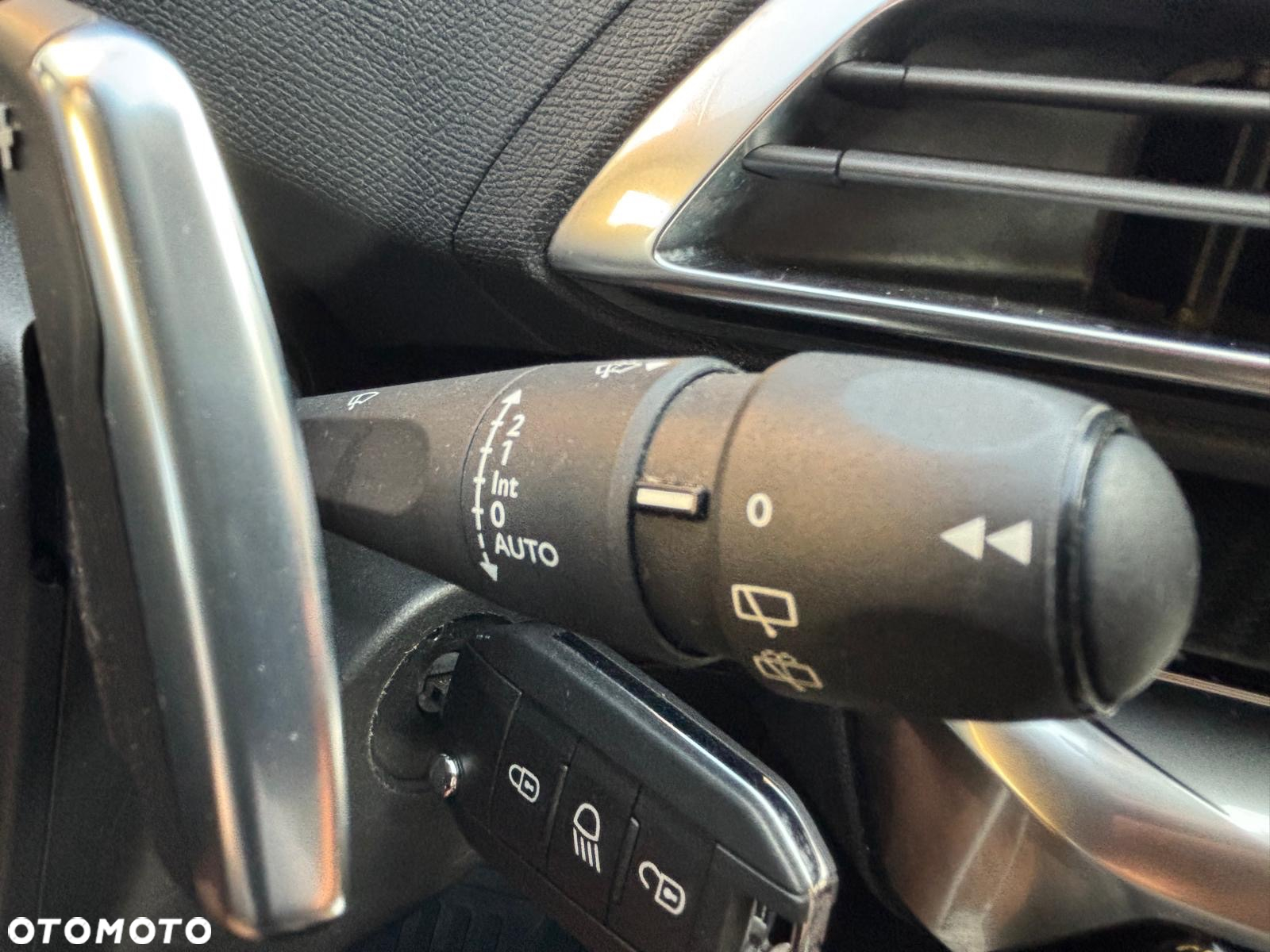 Peugeot 3008 1.2 PureTech Active S&S EAT6 - 33