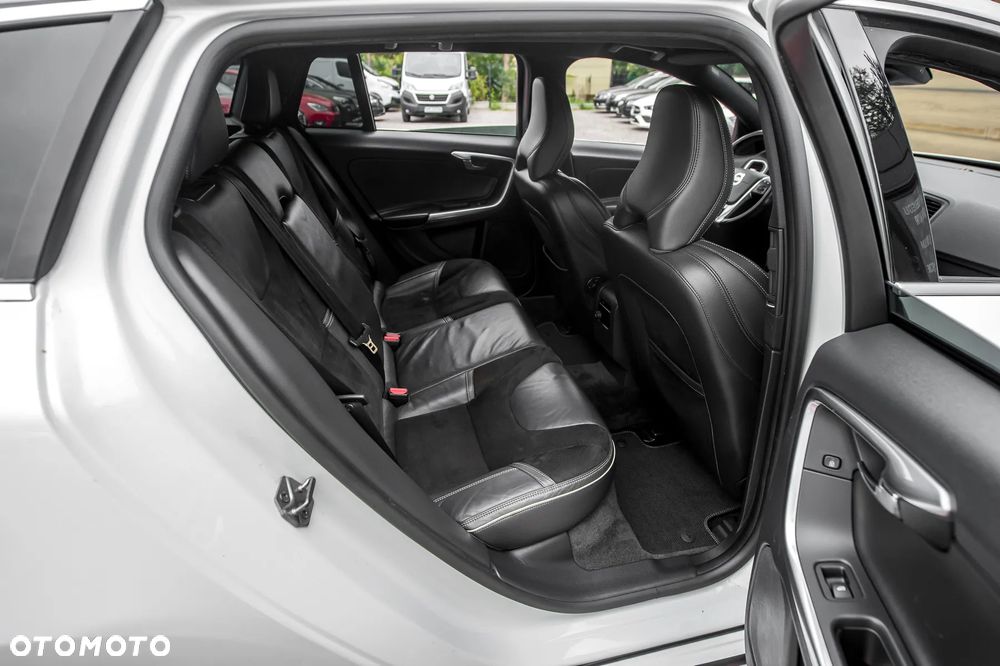 Volvo V60 D4 Drive-E R-Design Momentum - 19