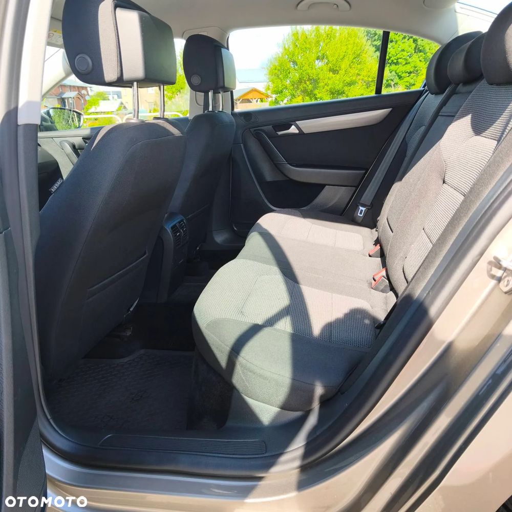 Volkswagen Passat 2.0 TDI Comfortline - 27