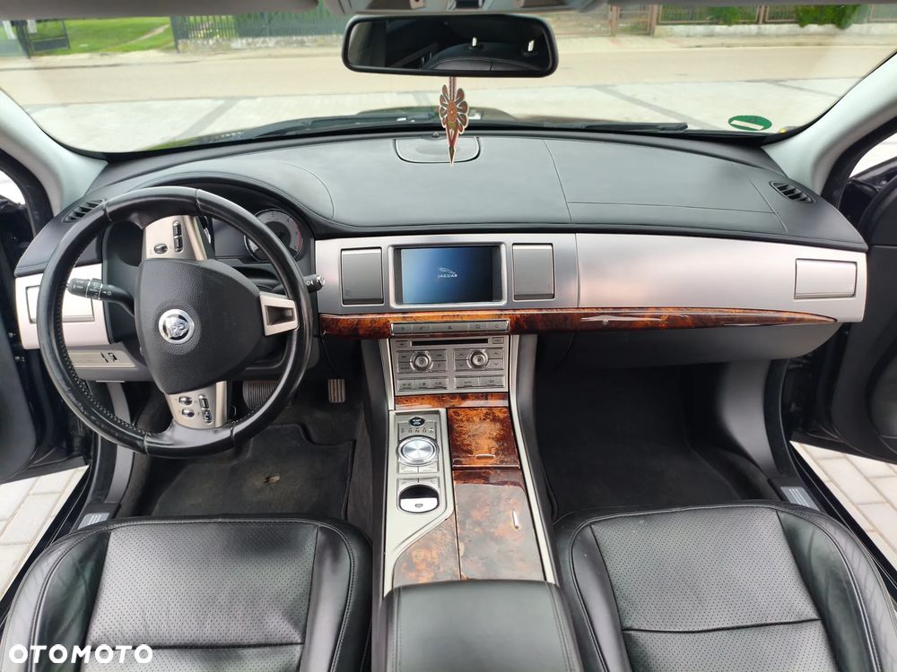 Jaguar XF 3.0 V6 D Luxury - 13