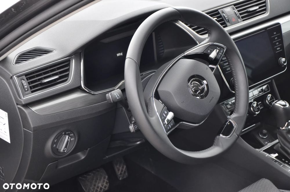 Skoda Superb 2.0 TDI SCR Ambition DSG - 9