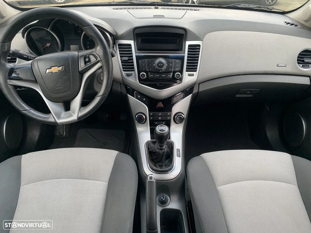 Chevrolet Cruze 1.6 LS - 11