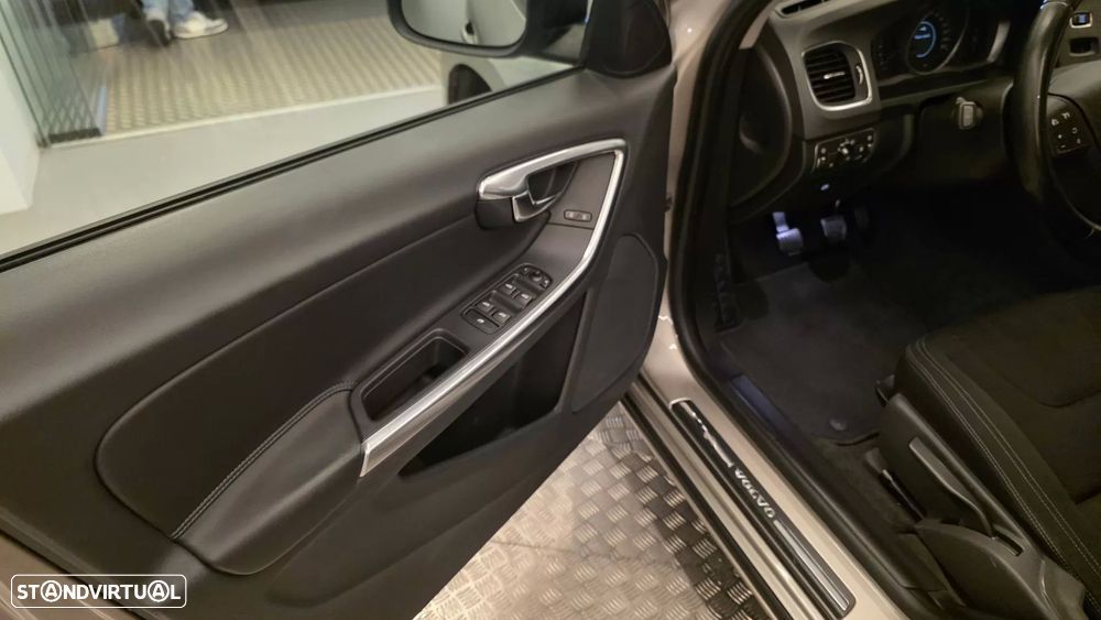 Volvo V60 1.6 D2 Momentum Eco - 35