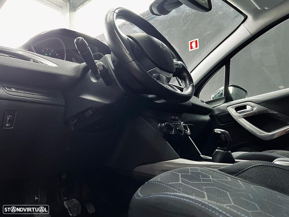 Peugeot 2008 1.2 PureTech Allure - 15