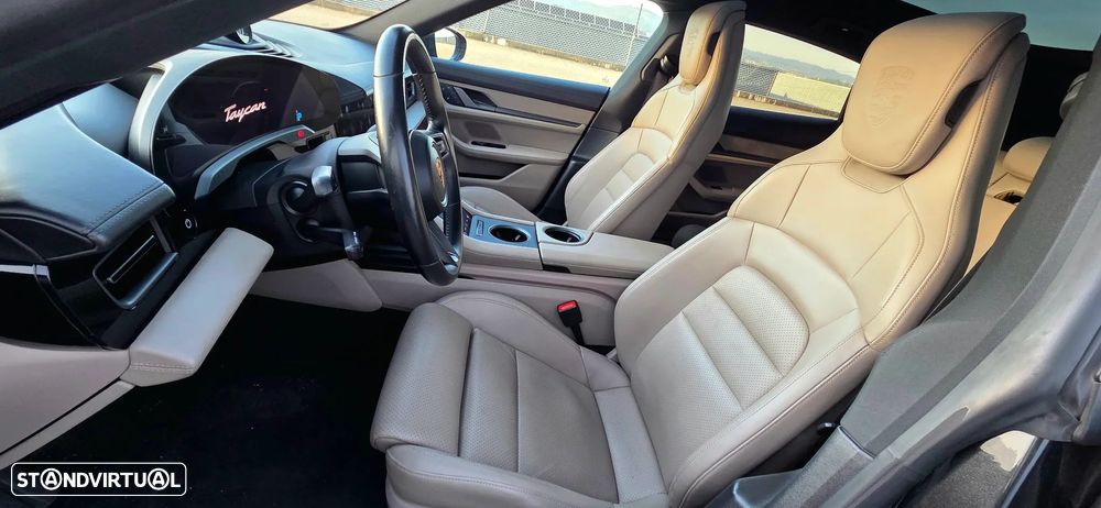 Porsche Taycan Cross Turismo 4 - 11