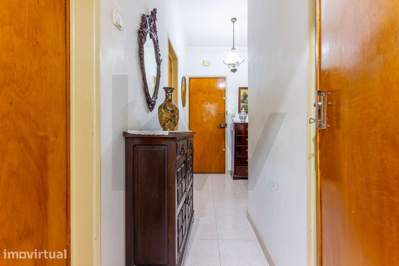 Apartamento T3 com 2 varandas junto ao Terminal dos Barcos do Barreiro - Grande imagem: 2/22