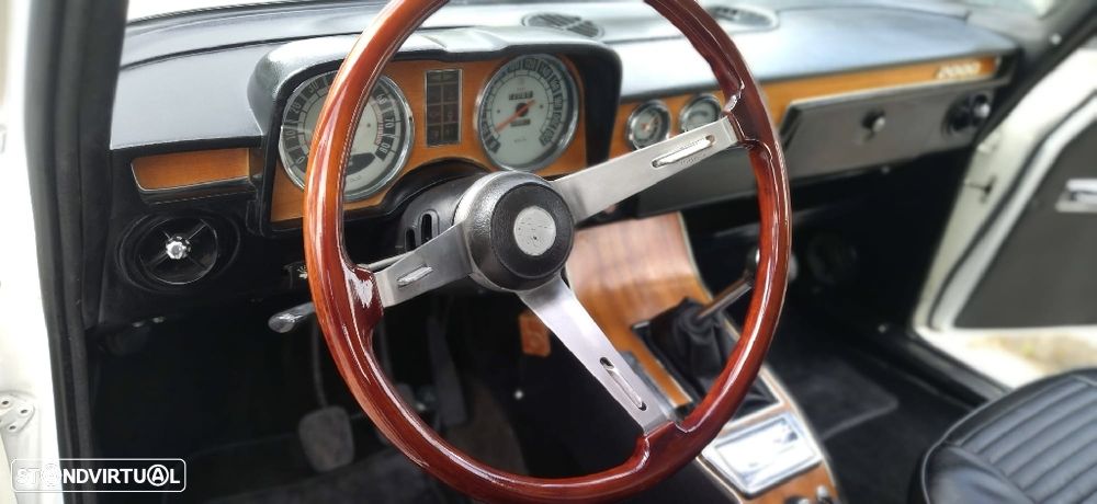 Alfa Romeo 2000 - 35