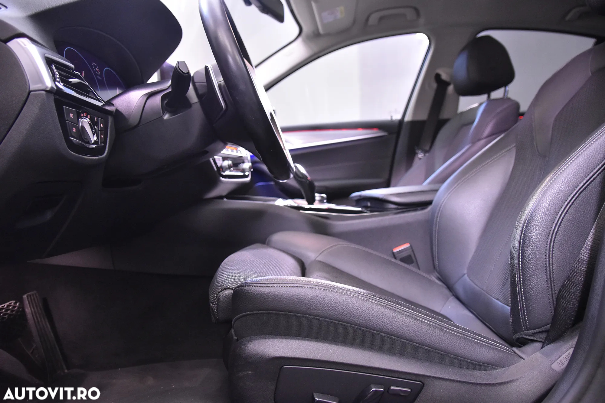 BMW Seria 5 520d AT - 25
