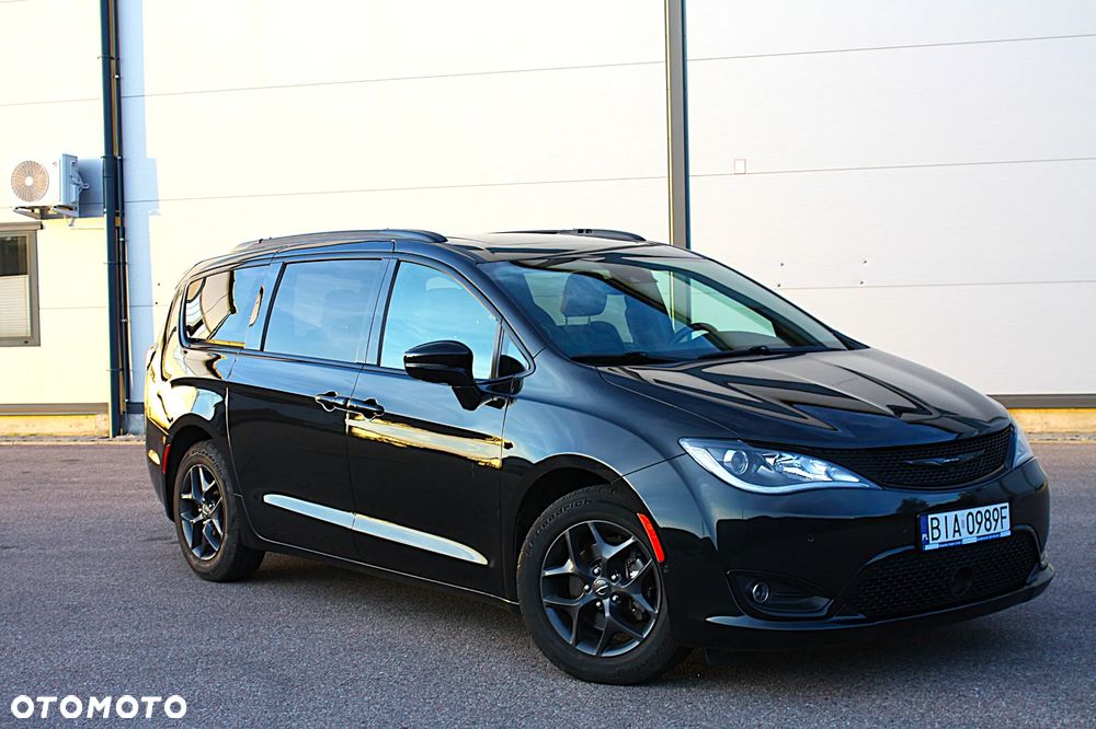Chrysler Pacifica - 10