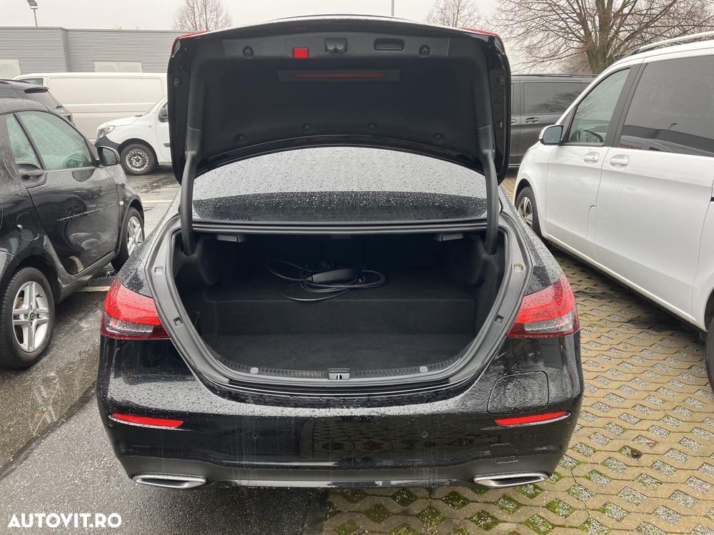 Mercedes-Benz E 300 de 4Matic 9G-TRONIC AMG Line - 10