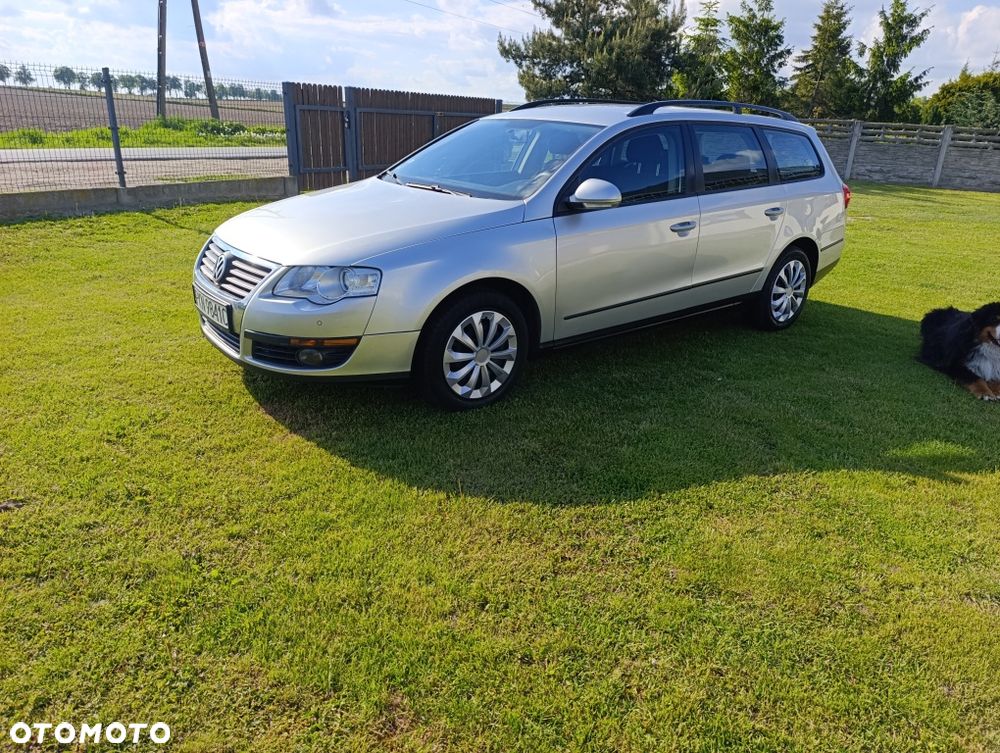 Volkswagen Passat - 1
