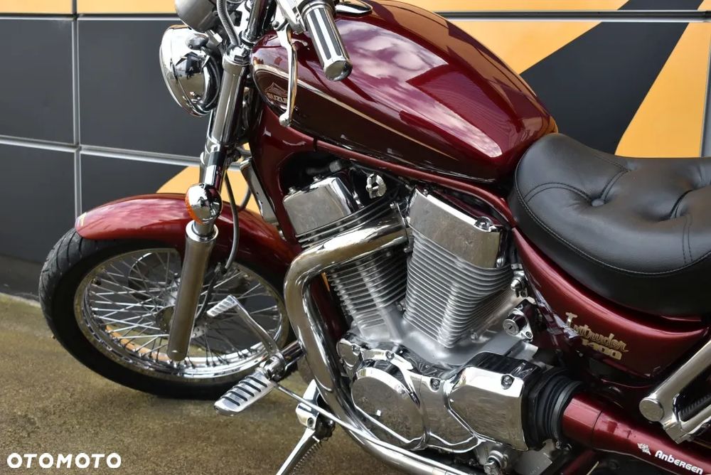 Suzuki Intruder - 14