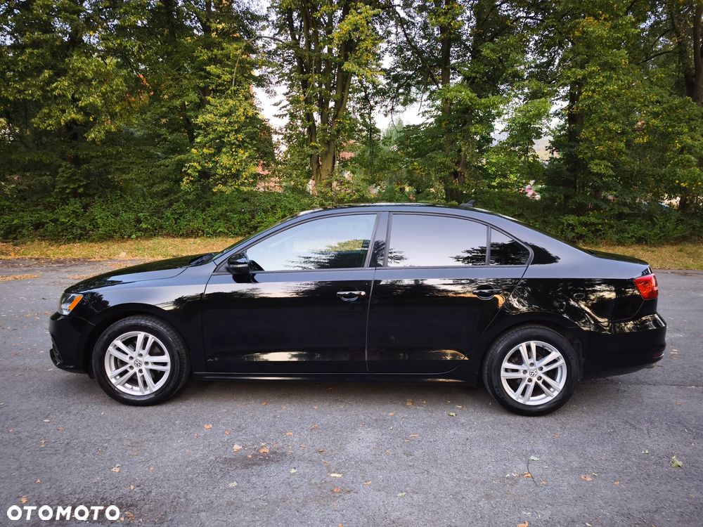 Volkswagen Jetta 2.0 Base - 2