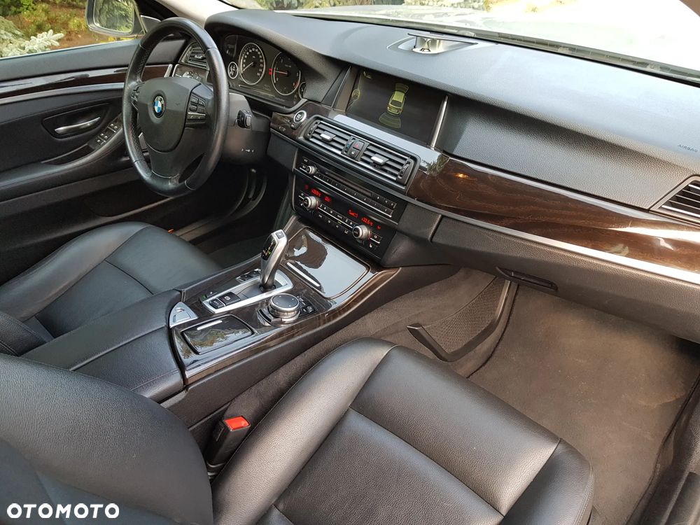 BMW Seria 5 525d Sport-Aut Luxury Line - 31